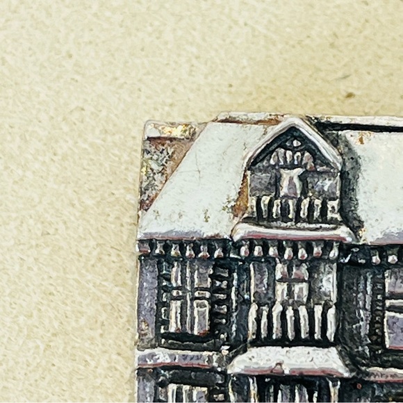 Sterling Silver Victorian Mansion Brooch - Picture 3 of 9